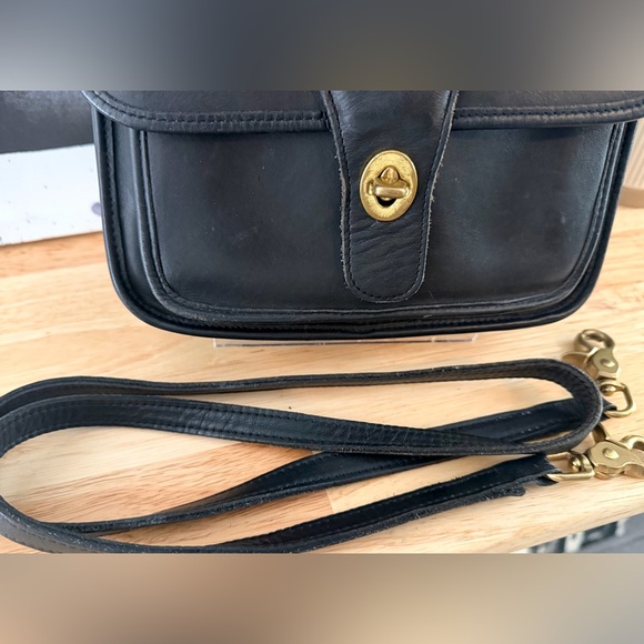 COACH Vintage Station Bag Black Glove Tanned Leather. - Picture 4 of 14